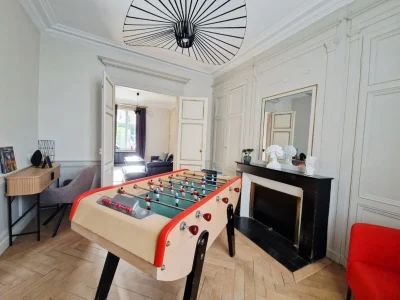 Un espace de jeux pour les enfants, et un espace de travail pour les parents